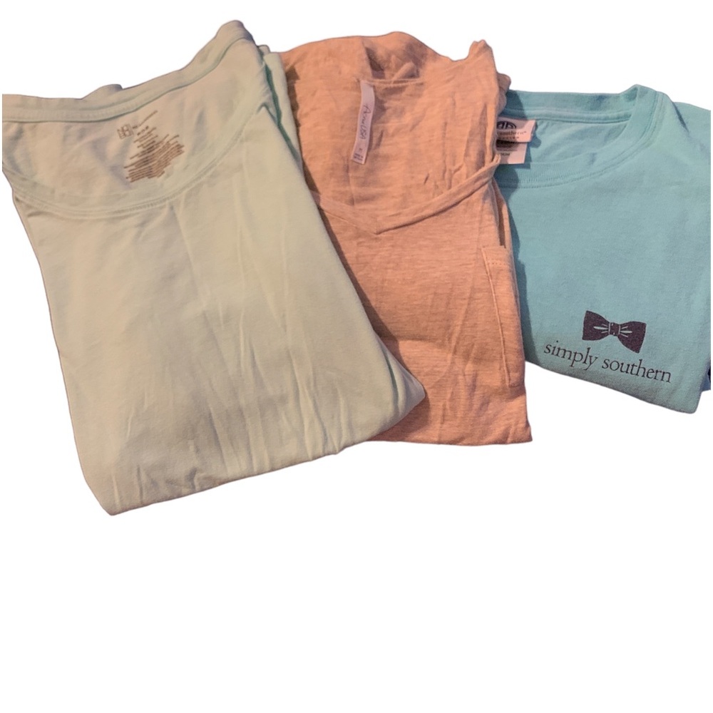 A lot of spring and summer tee shirts size Medium